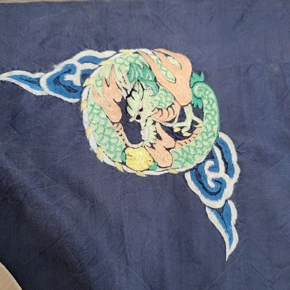 None table scarf